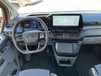 Gebraucht Ford Tourneo Titanium 170 PS (125 kW) 2025 Rot Van / Kleinbus