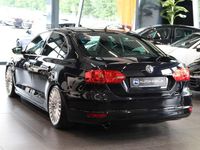 Używany VW Jetta Highline 105 KM (77 kW) 2011 Czarny Sedan/Limuzyna