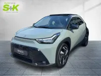 Neu Toyota Aygo X Lounge 117 PS (86 kW) 2026 Urban khaki / night sky black SUV