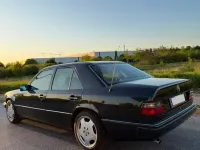 Gebraucht Mercedes E200 118 PS (86 kW) 1990 Schwarz Limousine