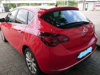 Gebraucht Opel Astra 140 PS (102 kW) 2012 Rot Limousine