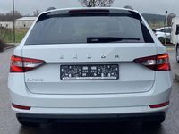 Gebraucht Skoda Superb 150 PS (110 kW) 2022 Weiß Kombi