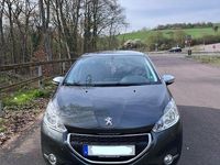 Gebraucht Peugeot 208 Style 99 PS (72 kW) 2015 Grau Kleinwagen