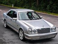 Gebraucht Mercedes E220 Classic 95 PS (69 kW) 1995 Silber Limousine