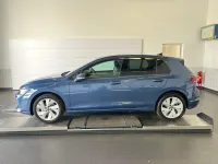 Neu VW Golf VIII Life 116 PS (85 kW) 2026 Anemone blue metallic Limousine