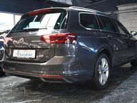 Gebraucht VW Passat 200 PS (147 kW) 2023 Grau Kombi