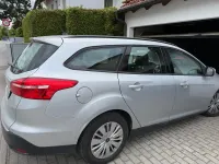 Usado Ford Focus Trend 120 CV (88 kW) 2017 Plateado Berlina