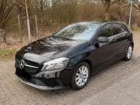 Gebraucht Mercedes A180 122 PS (89 kW) 2016 Schwarz Kleinwagen