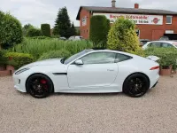 Używany Jaguar F-Type R 551 KM (405 kW) 2017 Biały Coupe