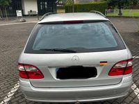 Gebraucht Mercedes E320 204 PS (150 kW) 2005 Grau Kombi