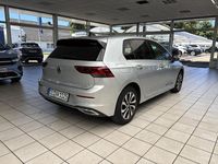 Gebraucht VW Golf VIII Active 110 PS (80 kW) 2023 Silber metallic Limousine