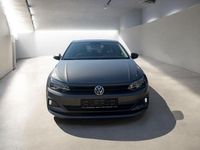 Gebraucht VW Polo 65 PS (47 kW) 2018 Grau Kleinwagen