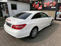 Gebraucht Mercedes E250 204 PS (150 kW) 2010 Weiß Coupé