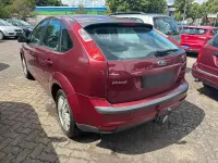 Gebraucht Ford Focus 100 PS (73 kW) 2005 Rot Limousine