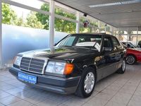Gebraucht Mercedes E230 132 PS (97 kW) 1990 Schwarz Limousine