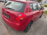 Usado Kia Ceed EX 109 CV (80 kW) 2007 Rojo Utilitario