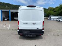 Gebraucht Ford Transit Trend 131 PS (96 kW) 2022 Frostweiß Van / Kleinbus