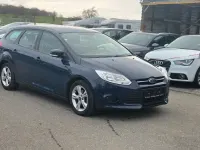 Usado Ford Focus Ambiente 101 CV (74 kW) 2014 Azul Familiar