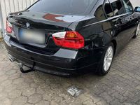 Gebraucht BMW 320 177 PS (130 kW) 2008 Schwarz Limousine