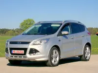 Usado Ford Kuga 150 HP (110 kW) 2016 Prateado SUV