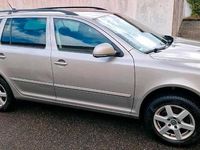 Gebraucht Skoda Octavia 105 PS (77 kW) 2011 Grau Kombi