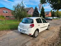Gebraucht Renault Clio III 75 PS (55 kW) 2012 Weiß Kleinwagen