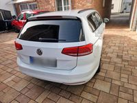 Gebraucht VW Passat 150 PS (110 kW) 2019 Weiß Kombi