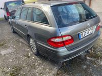 Gebraucht Mercedes E220 150 PS (110 kW) 2005 Grau Kombi