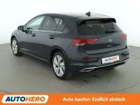 Gebraucht VW Golf VIII Style 131 PS (96 kW) 2020 Uranograu/cinza urano Limousine