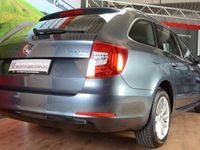 Gebraucht Skoda Superb Ambition 140 PS (102 kW) 2014 Grau metallic Kombi