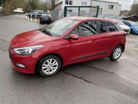 Gebraucht Hyundai i20 Passion 84 PS (61 kW) 2016 Red passion / mic Kleinwagen