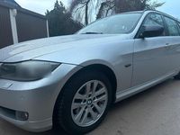 Gebraucht BMW 318 143 PS (105 kW) 2012 Grau Kombi
