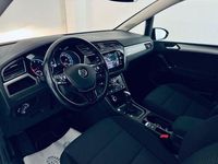 Gebraucht VW Touran Comfortline 150 PS (110 kW) 2018 Rot Van / Kleinbus