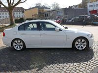 Gebraucht BMW 325 Sport Line 204 PS (150 kW) 2011 Weiß Limousine