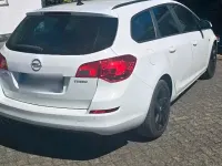 Gebraucht Opel Astra 140 PS (102 kW) 2011 Weiß Kombi