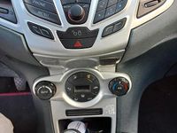 Gebraucht Ford Fiesta Titanium 82 PS (60 kW) 2011 Silber Kleinwagen