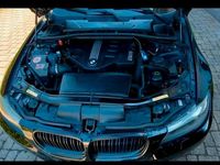 Gebraucht BMW 320 177 PS (130 kW) 2009 Schwarz Kombi