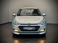 Gebraucht Hyundai i20 Classic 84 PS (61 kW) 2016 Silber Limousine
