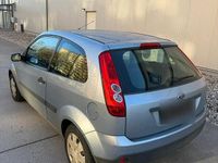 Gebraucht Ford Fiesta 60 PS (44 kW) 2006 Silber Kleinwagen