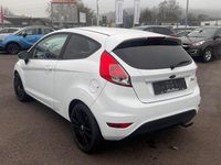 Gebraucht Ford Fiesta Trend 82 PS (60 kW) 2014 Weiß Limousine