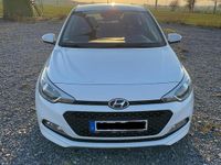 Gebraucht Hyundai i20 Trend 90 PS (66 kW) 2015 Weiß Kleinwagen