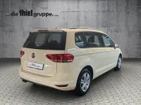Neu VW Touran Trendline 150 PS (110 kW) 2026 Hellelfenbein Van / Kleinbus