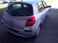 Gebraucht Renault Clio II 88 PS (64 kW) 2006 Silber Limousine