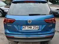 Gebraucht VW Tiguan Highline 150 PS (110 kW) 2016 Blau metallic SUV
