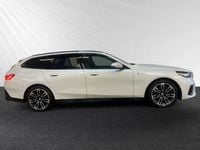 Gebraucht BMW 520 M Sport 208 PS (152 kW) 2025 Mineralweiss metallic Kombi