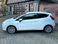 Gebraucht Ford Fiesta Titanium 95 PS (69 kW) 2010 Weiß Limousine