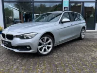 Gebraucht BMW 330 Advantage 258 PS (189 kW) 2016 Glaciersilber metallic Kombi