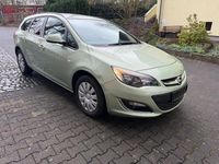 Gebraucht Opel Astra Edition 120 PS (88 kW) 2013 Grün Kombi