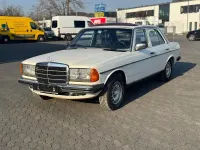Używany Mercedes E230 136 KM (100 kW) 1982 Biały Sedan/Limuzyna