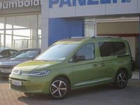 Usado VW Caddy Style 125 HP (91 kW) 2024 Dourado Monovolume